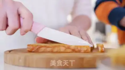 Make SpongeBob toast step 2