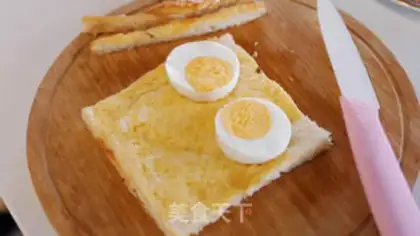 Make SpongeBob toast step 3