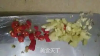 Make Scratch pepper garlic and golden needle mushrooms step 2