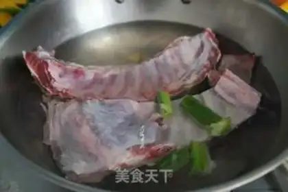 Make Lamb chop soup step 1