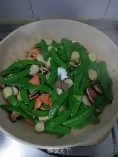 Make Two mushrooms, Dutch beans step 7