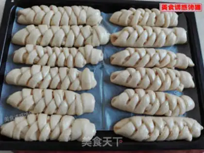 Make Lian Yon Bread step 7