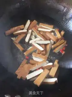 Make Celery fried dry step 1