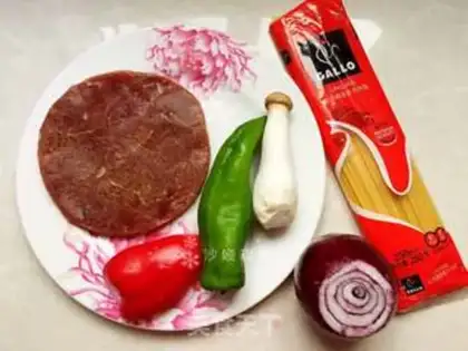Make Black pepper steak fried pasta step 0