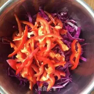 Make Blue and sweet peppers with wood step 1