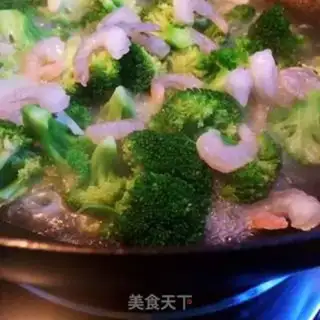 Make Cracking the broccoli shrimp step 6