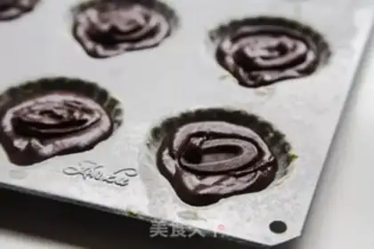 Make Chocolate soft Madeleine step 7