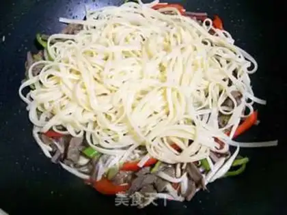Make Black pepper steak fried pasta step 9