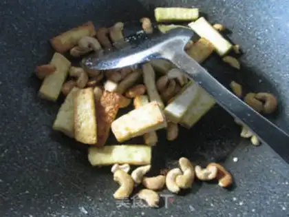 Make The fragrance of the cashew nuts step 6