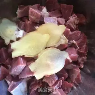 Make Red beef noodles step 1