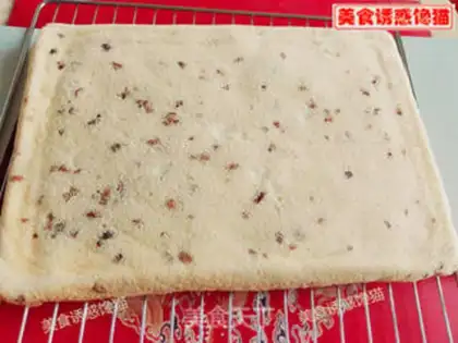 Make Red-tree cake rolls step 8