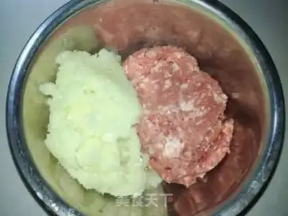 Make Beef onion pie step 3