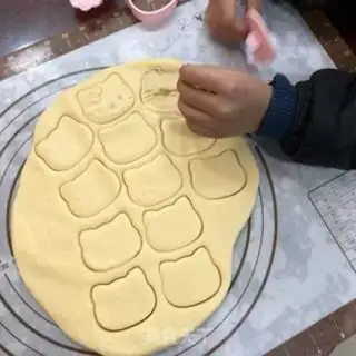 Make Katie Cat Biscuit step 7