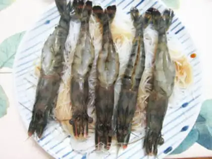 Make Garlic fan shrimp step 2