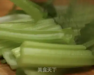 Make Celery fried dry step 1