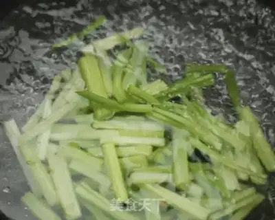 Make Celery fried dry step 4