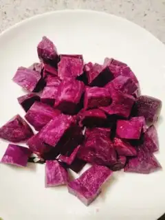 Make Purple potato silver congee step 0