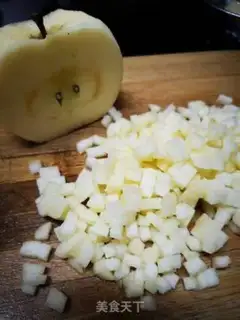 Make A pan with a simple apple pie step 0