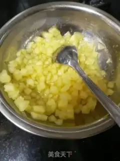Make A pan with a simple apple pie step 1