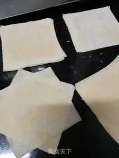 Make A pan with a simple apple pie step 3