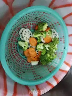 Make ♪ West blue flowers with carrots ♪ step 1