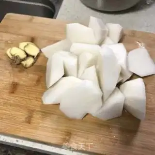 Make Cracking steak radish soup step 1