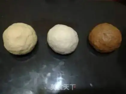 Make Three-coloured buns step 0