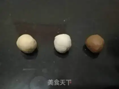 Make Three-coloured buns step 1