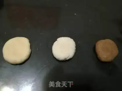 Make Three-coloured buns step 2