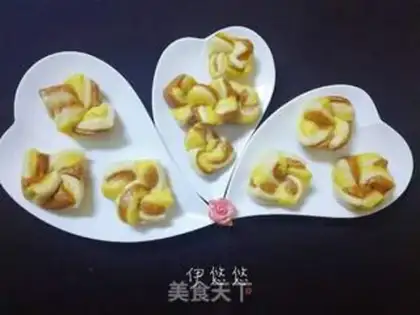 Make Three-coloured buns step 13