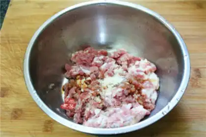 Make Fresh meat onion pie step 2