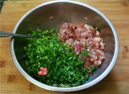 Make Fresh meat onion pie step 3