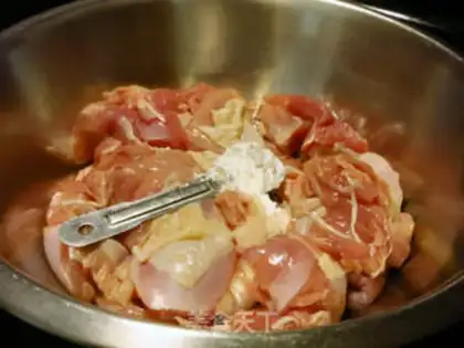 Make Curry potatoes, chicken legs step 3