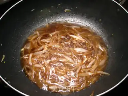 Make Black pepper onion, pig