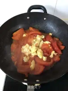 Make Tomato fried eggs step 5