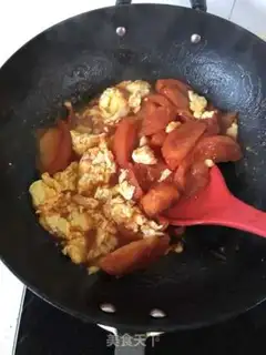 Make Tomato fried eggs step 6