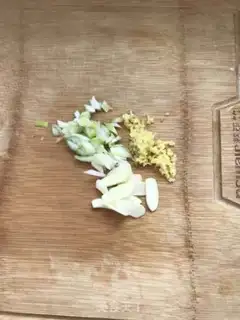 Make Five flowers to burn the mackerel step 2