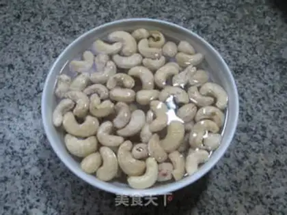 Make Bread-based cashew nuts step 1