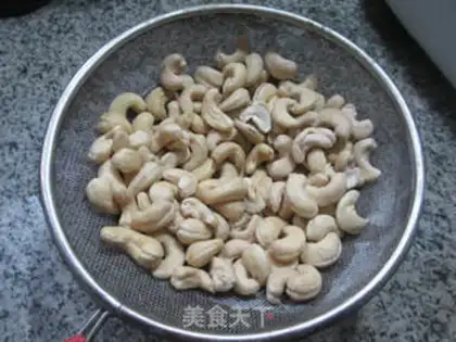 Make Bread-based cashew nuts step 2