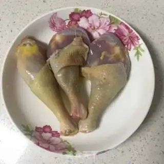 Make Cricket chicken leg soup step 0