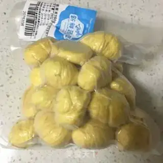Make Cricket chicken leg soup step 1