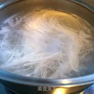 Make Snow-cray shrimp shaving noodles step 2