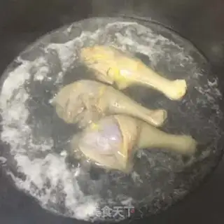 Make Cricket chicken leg soup step 6