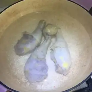 Make Cricket chicken leg soup step 7