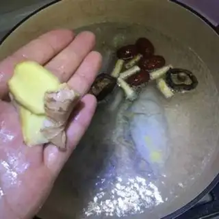 Make Cricket chicken leg soup step 8