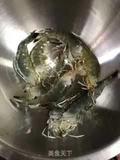 Make Shrimp pork soup noodles step 1