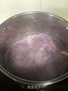 Make Shrimp pork soup noodles step 4