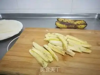 Make Banana cheese rolls step 1