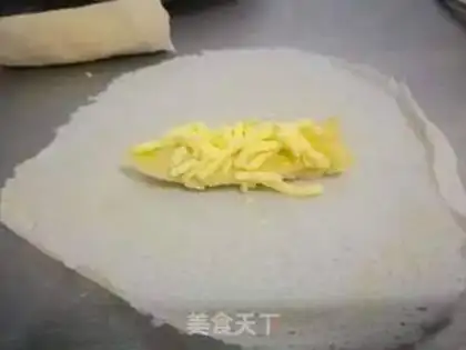 Make Banana cheese rolls step 2