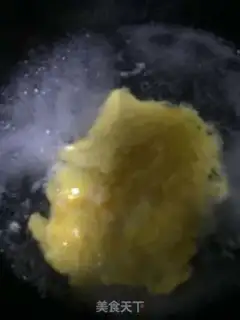 Make Bourbon egg soup step 1